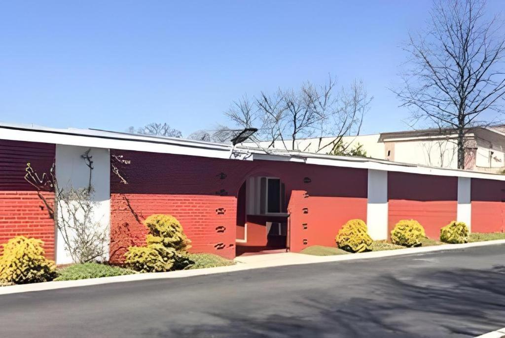 Travelodge By Wyndham Bay Shore Long Island Exterior photo